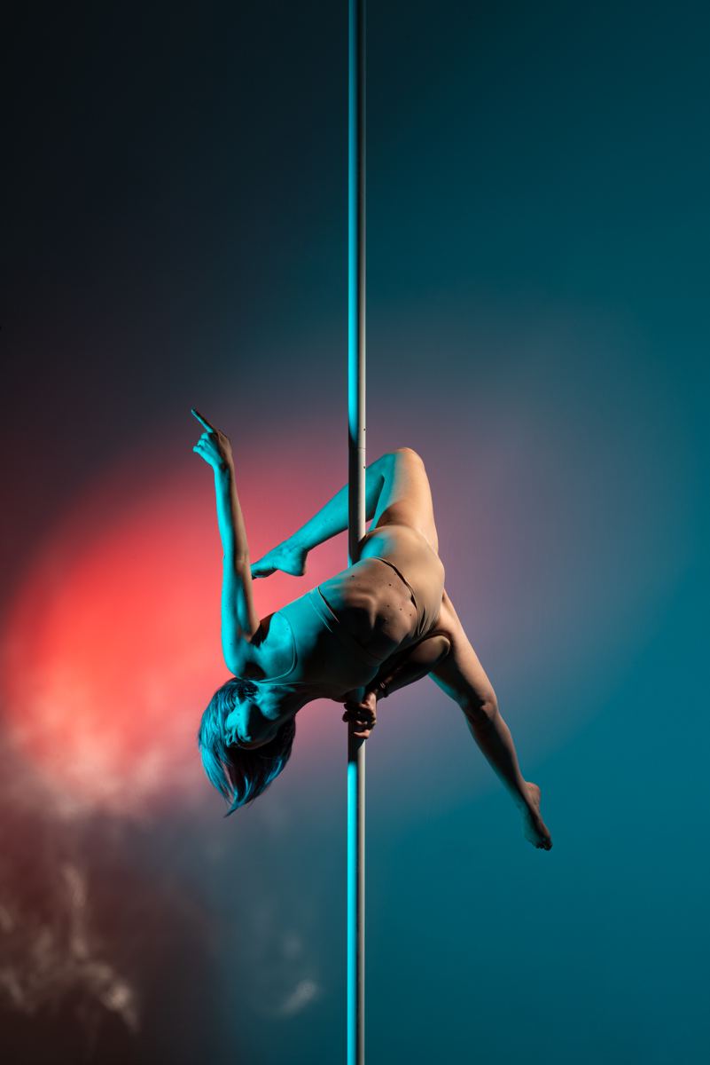 Figura di pole dance in studio